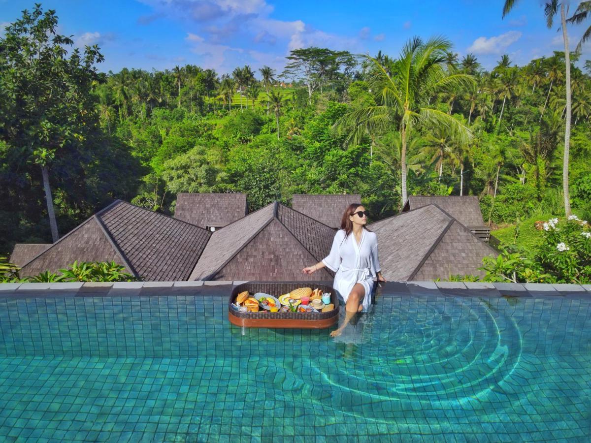 Tejaprana Bisma - Chse Certified Hotell Ubud Exteriör bild Floating breakfast at Alila Villas Uluwatu, Bali, Indonesia