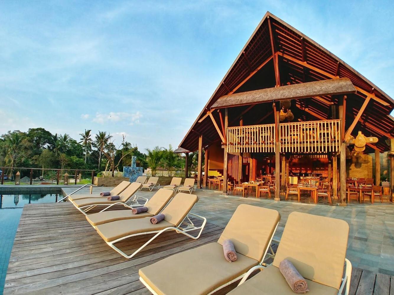 Tejaprana Bisma - Chse Certified Hotell Ubud Exteriör bild The swimming pool at the resort