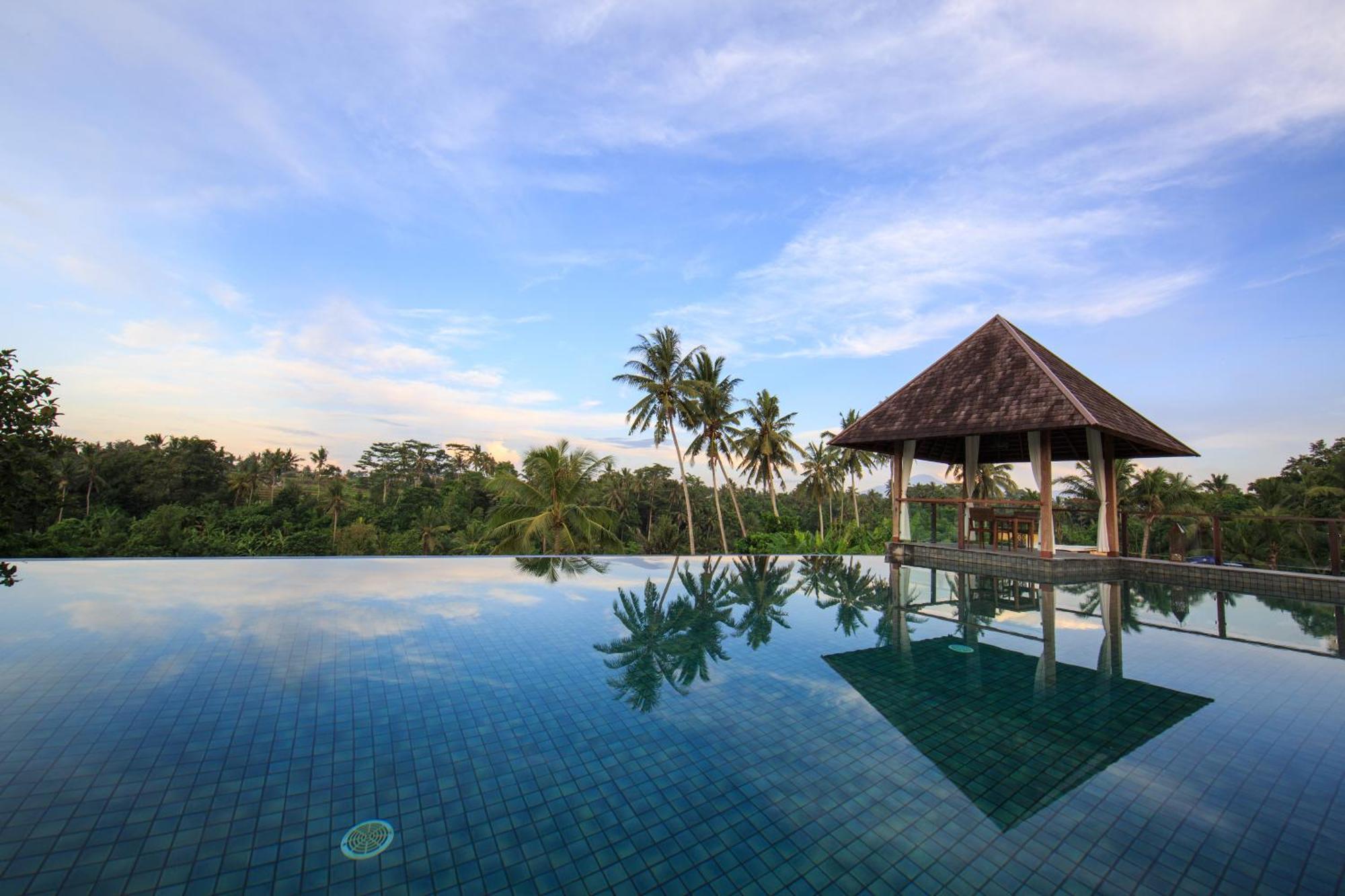 Tejaprana Bisma - Chse Certified Hotell Ubud Exteriör bild An infinity pool in Bali, Indonesia