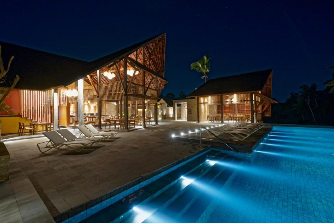 Tejaprana Bisma - Chse Certified Hotell Ubud Exteriör bild The resort at night