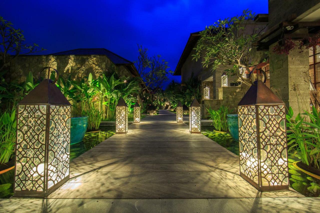 Tejaprana Bisma - Chse Certified Hotell Ubud Exteriör bild The resort at night