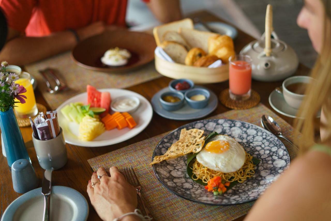 Tejaprana Bisma - Chse Certified Hotell Ubud Exteriör bild Breakfast at a resort in Bali, Indonesia